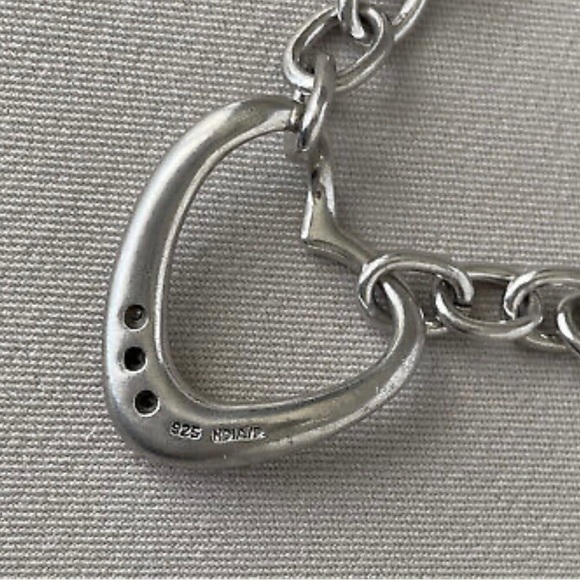 Hot Diamonds Heart Bracelet w/3 diamonds. The perfect Valentine’s Day gift 4 you - Picture 11 of 12